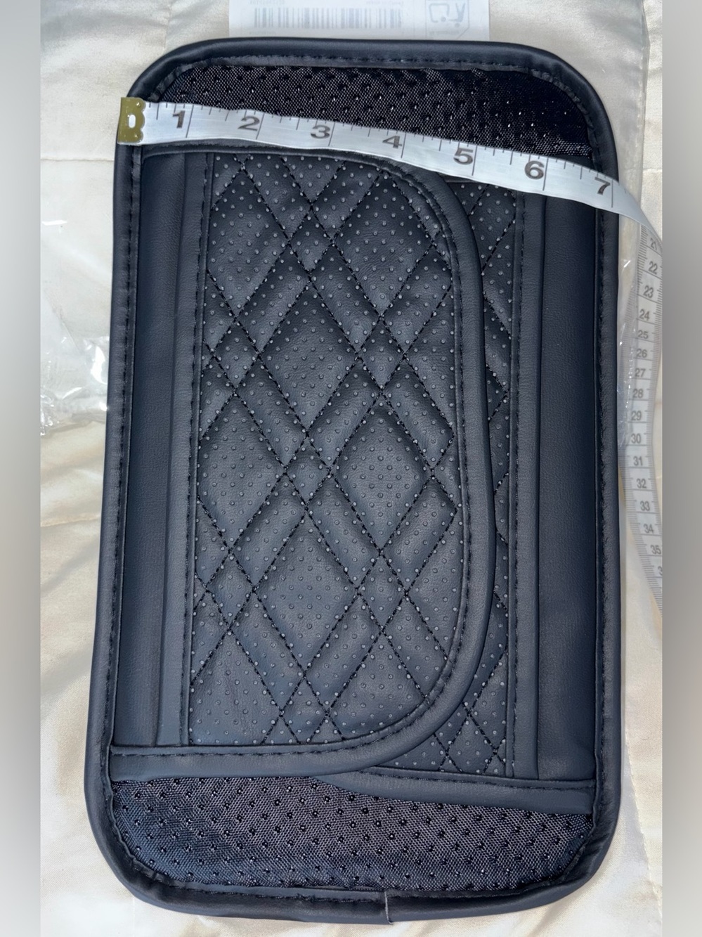 Auto armrest cover with pockets - Picture 3 of 3